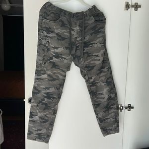 BYLT weekender pants camouflage gray men’s medium